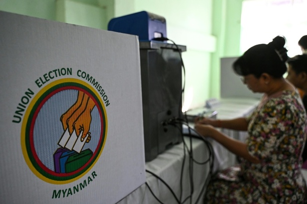Bild vergr&ouml;&szlig;ern: Zweite Runde der Parlamentswahl in Myanmar begonnen