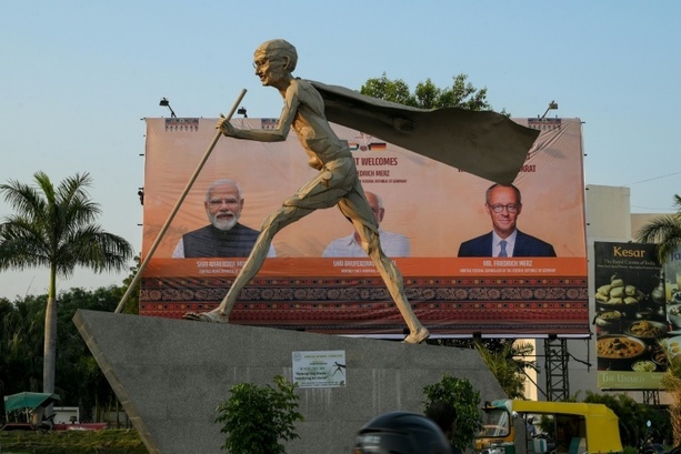 Bild vergr&ouml;&szlig;ern: Merz will bei Reise nach Indien Abhängigkeit des Landes von Russland verringern