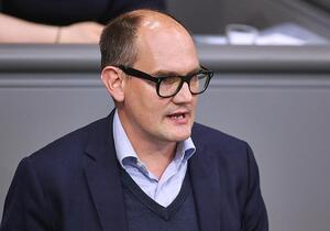 Grüne werfen Kennedy gezielte Stärkung von Verfassungsfeinden vor