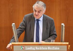 Reul hält Helfer bei Sparkassen-Coup für wahrscheinlich