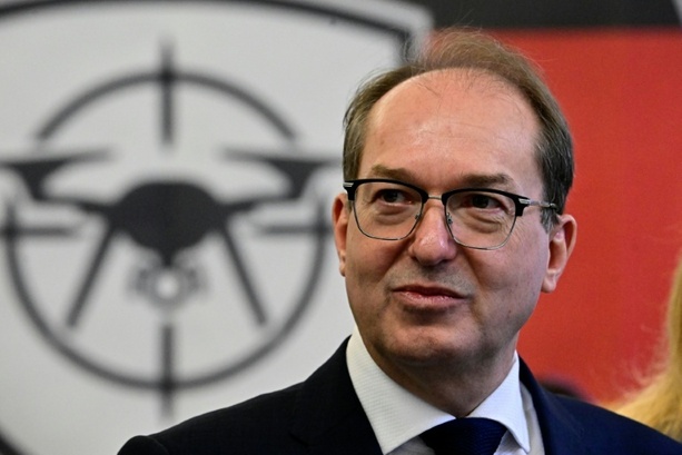 Bild vergr&ouml;&szlig;ern: Dobrindt will Angriffe auf Beamte schneller und härter bestrafen