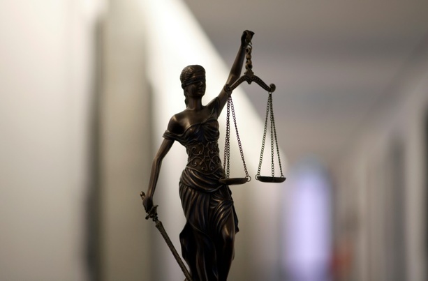 Bild vergr&ouml;&szlig;ern: Hitlergruß-Vorwürfe: Sängerin Melanie Müller zu Geldstrafe verurteilt