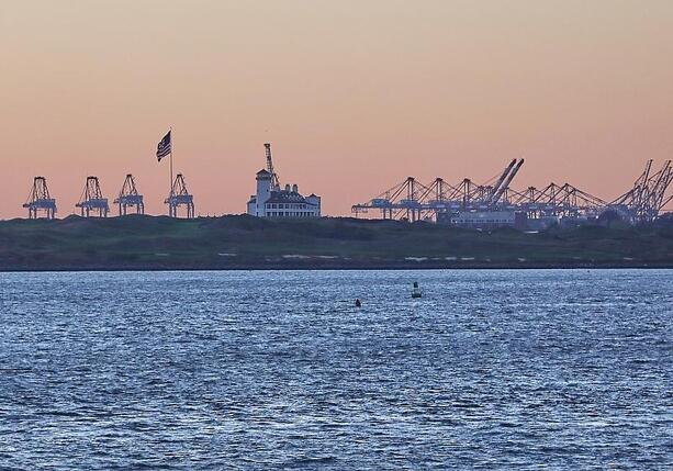 Bild vergr&ouml;&szlig;ern: Trump verhängt Sondersteuer für Geschäftspartner des Iran