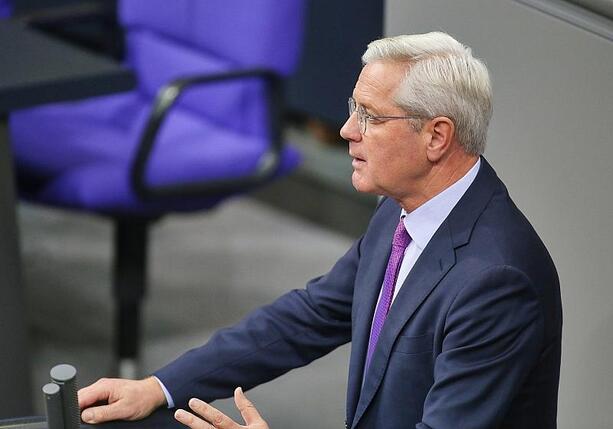 Bild vergr&ouml;&szlig;ern: Röttgen fordert mehr Unterstützung für iranische Opposition