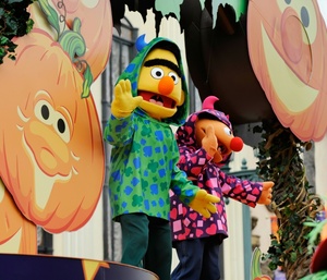 Ernie und Bert regeln Verkehr in Hamburg: 