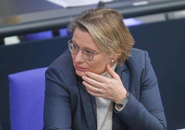 Bild vergr&ouml;&szlig;ern: Grok: Hubig will gegen sexualisierte Deepfakes vorgehen