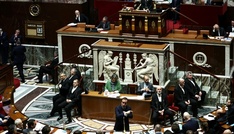 Französische Nationalversammlung stimmt über Misstrauensanträge ab