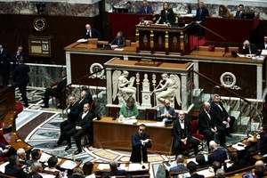 Französische Nationalversammlung stimmt über Misstrauensanträge ab