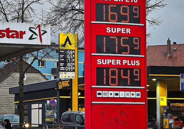 Bild vergr&ouml;&szlig;ern: Tanken erneut teurer als in der Vorwoche