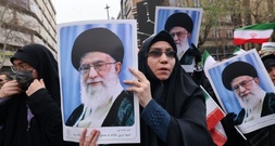 Massenkundgebung für bei Protesten getötete Sicherheitskräfte in Teheran