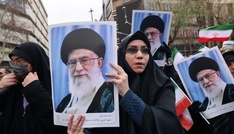 Massenkundgebung für bei Protesten getötete Sicherheitskräfte in Teheran