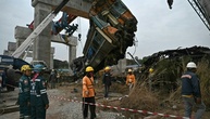 Baukran auf Gleise gestürzt: Mehr als 30 Tote bei Zugunglück in Thailand