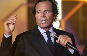 Vorwürfe der sexuellen Gewalt: Julio Iglesias bekommt Unterstützung von Weggefährten