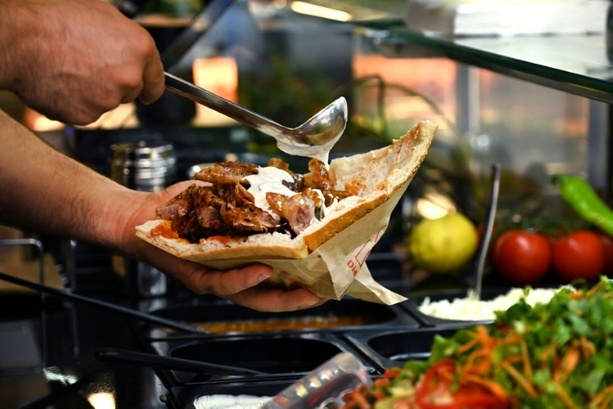 Bild vergr&ouml;&szlig;ern: Mehrwertsteuersenkung in Gastronomie: Nur 13 Prozent erwarten sinkende Preise