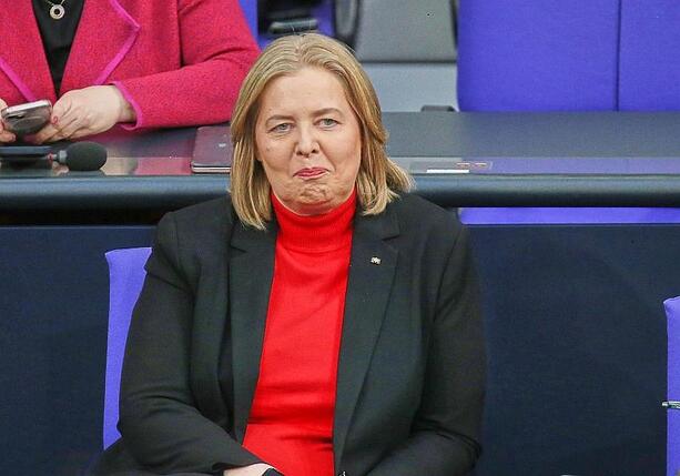 Bild vergr&ouml;&szlig;ern: Politbarometer: SPD legt leicht zu - Kritik an US-Außenpolitik