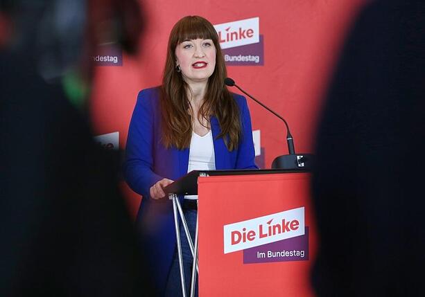 Bild vergr&ouml;&szlig;ern: Arbeitspflicht: Reichinnek weist Vorschlag von Schulze zurück