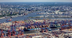 Ein Toter und mehrere Schwerverletzte bei Kollision von Bus und Bahn in Hamburg