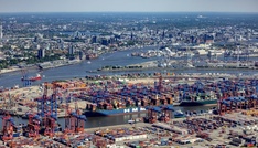 Ein Toter und mehrere Schwerverletzte bei Kollision von Bus und Bahn in Hamburg