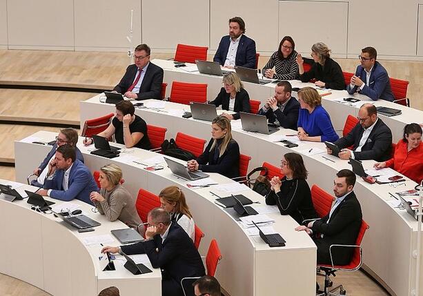 Bild vergr&ouml;&szlig;ern: Brandenburg: CDU und SPD beschließen Koalitionsverhandlungen