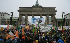 Mehrere tausend Menschen demonstrieren in Berlin für andere Agrarpolitik