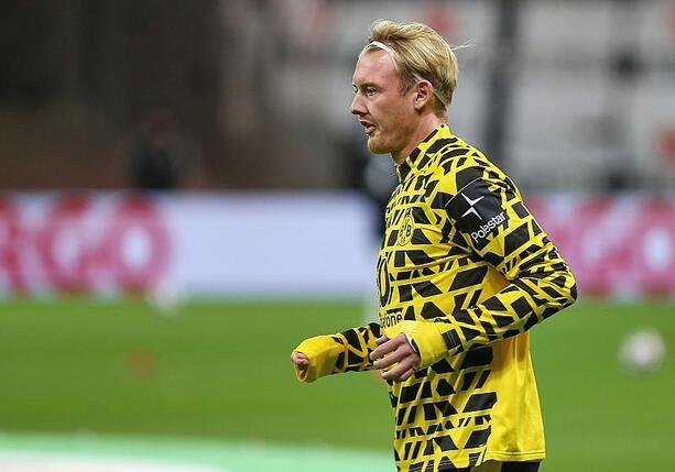 Bild vergr&ouml;&szlig;ern: 1. Bundesliga: Dortmund gewinnt glücklich gegen St. Pauli