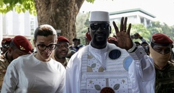 Guineas Ex-Militärmachthaber Doumbouya leistet Amtseid als neuer Präsident