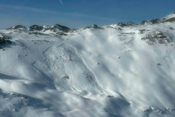 Bild vergr&ouml;&szlig;ern: Acht Tote durch Schneebretter in Österreich - Lawinengefahr in Alpen derzeit hoch
