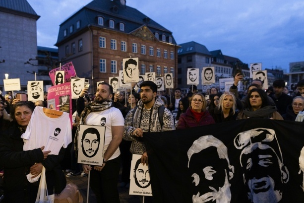 Bild vergr&ouml;&szlig;ern: Überlebender des rassistischen Anschlags von Hanau an Spätfolgen gestorben