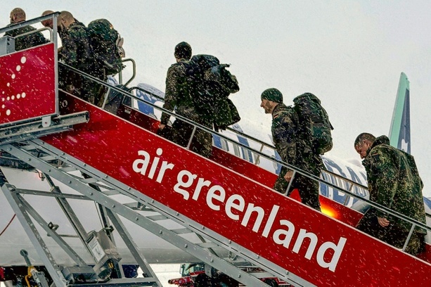 Bild vergr&ouml;&szlig;ern: Erkundungsteam der Bundeswehr beendet Einsatz in Grönland