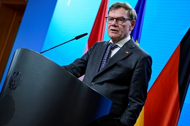 Bild vergr&ouml;&szlig;ern: Wadephul rechnet vorerst nicht mit Unterzeichnung von EU-Handelsabkommen mit den USA