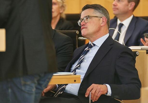 Bild vergr&ouml;&szlig;ern: Hessens Ministerpräsident für höhere Wochenarbeitszeit