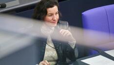 Bär will ersten Fusionsreaktor und mehr Forschung für Frauen