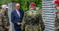 Merz spricht mit Soldaten im Auslandseinsatz und deren Angehörigen
