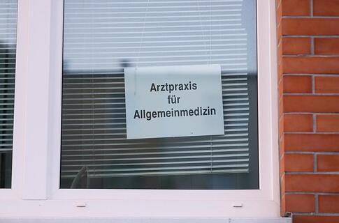 Linke kritisiert Debatte um telefonische Krankschreibung