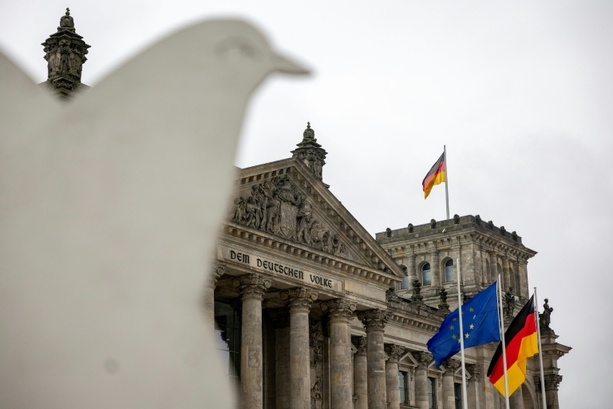 Bild vergr&ouml;&szlig;ern: Fragwürdig und unseriös: Deutsche Außenpolitiker lehnen Trumps Friedensrat ab