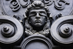 Urteil: Schläge durch eifersüchtigen Ehemann sind kein Arbeitsunfall