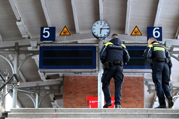 Bild vergr&ouml;&szlig;ern: Bahn will mit Sofortprogramm für mehr Sicherheit und Sauberkeit an Bahnhöfen sorgen