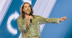 Sexuelle Gewalt: Britischer Schauspieler Russell Brand nach neuen Vorwürfen vor Gericht