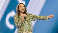 Sexuelle Gewalt: Britischer Schauspieler Russell Brand nach neuen Vorwürfen vor Gericht