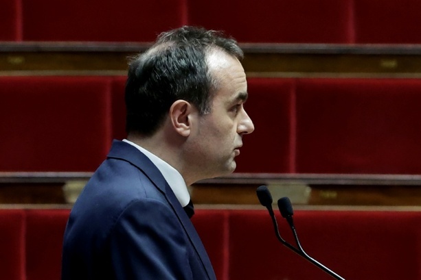 Bild vergr&ouml;&szlig;ern: Frankreichs Haushalt: Premier leitet Verabschiedung ohne Abstimmung ein