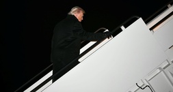 Weißes Haus: Trumps Flugzeug kehrt wegen elektronischem Problem um
