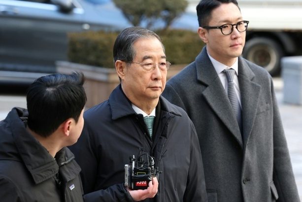 Bild vergr&ouml;&szlig;ern: Ausrufung des Kriegsrechts: Südkoreas Ex-Premier Han zu 23 Jahren Haft verurteilt