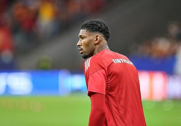 Bild vergr&ouml;&szlig;ern: Champions League: Eintracht nach Blamage in Baku ausgeschieden