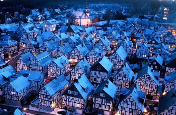 Bild vergr&ouml;&szlig;ern: Studie: CO2-Preis in der EU macht Heizen nicht in allen Mitgliedsländern teurer