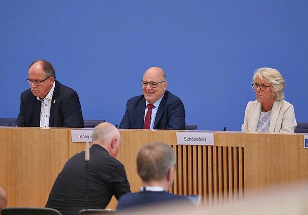 Bild vergr&ouml;&szlig;ern: Mindestlohnerhöhung betraf fast fünf Millionen Jobs