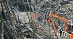 Mindestens 55 Tote bei Feuer in Einkaufszentrum im pakistanischen Karachi