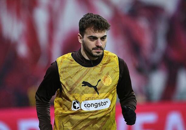 Bild vergr&ouml;&szlig;ern: Bundesliga: St. Pauli und HSV trennen sich torlos