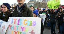 Tausende demonstrieren bei 