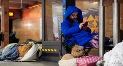 Mindestens ein Todesopfer und 23 Verletzte bei russischen Angriffen in Kiew und Charkiw