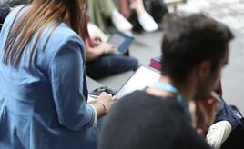 Berufseinsteiger suchen immer länger nach erster Stelle